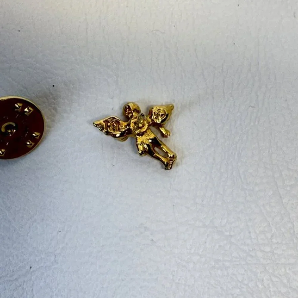 Treasures & Trinkets Guardian Angel Pin Gold-Tone Cherub‎ Small Dainty
